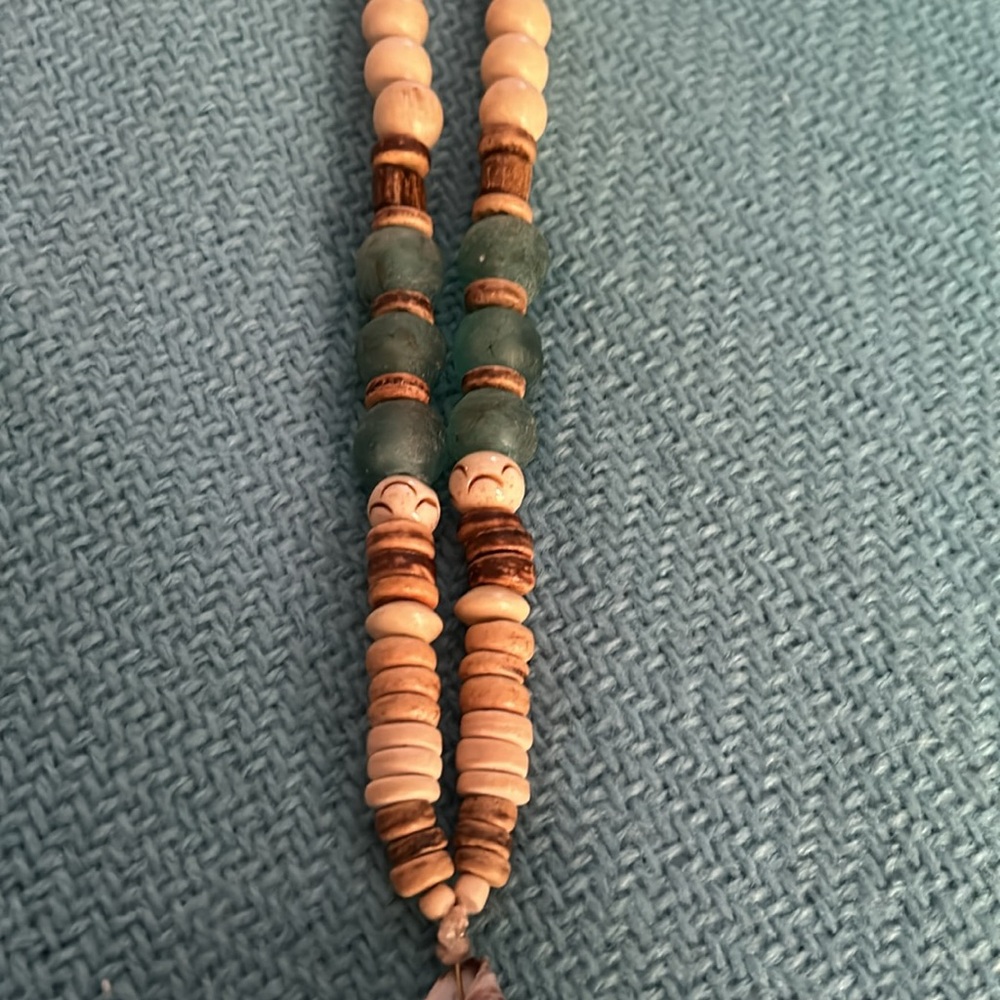 Shell Necklace - Picture 4 of 5